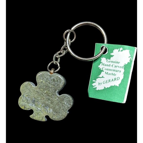 Genuine Hand Carved Irish Connemara Marble Shamrock Souvenir Keychain - Picture 1 of 4